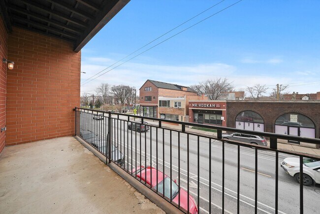 Building Photo - 5010 W Lawrence Ave