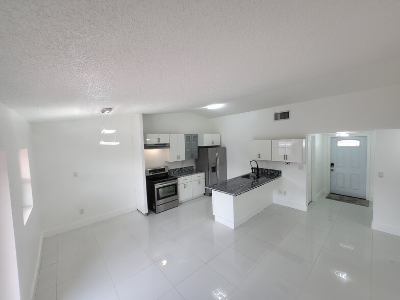 Building Photo - 10345 SW 209th Ln