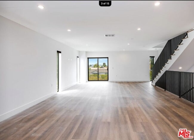 Building Photo - 354 Newland St