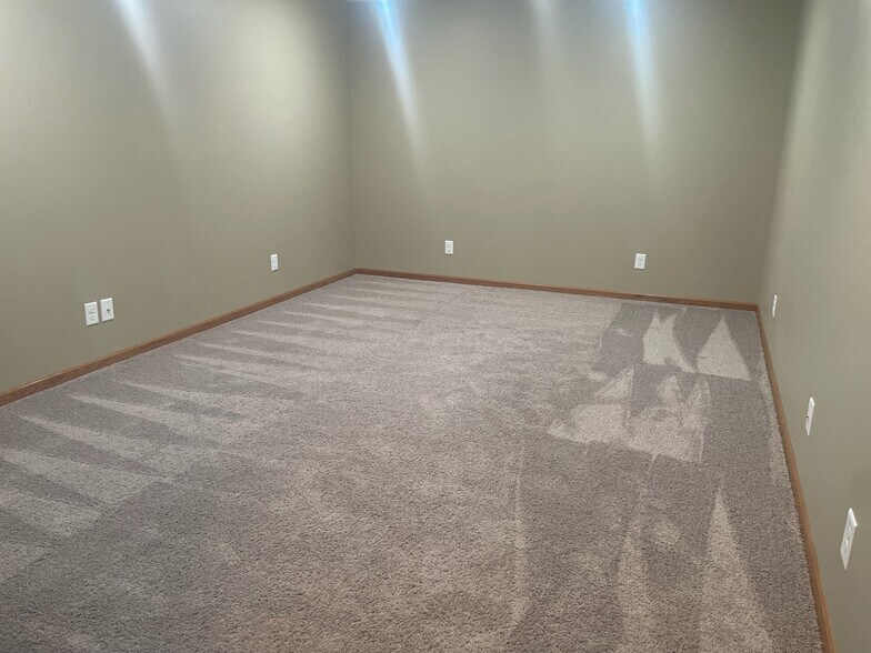 Building Photo - 6630 Shadow Pines Place