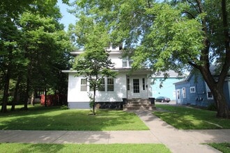 Building Photo - 4 bedroom house in St. Cloud