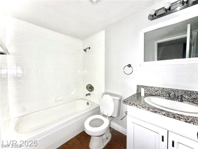 Building Photo - 2112 Venus Ave