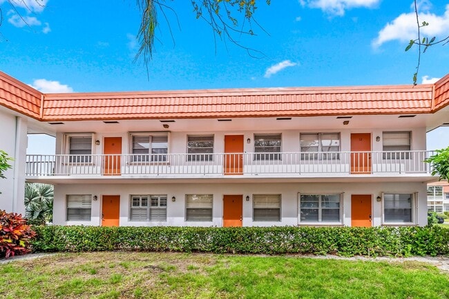 Building Photo - 2600 SE Ocean Blvd