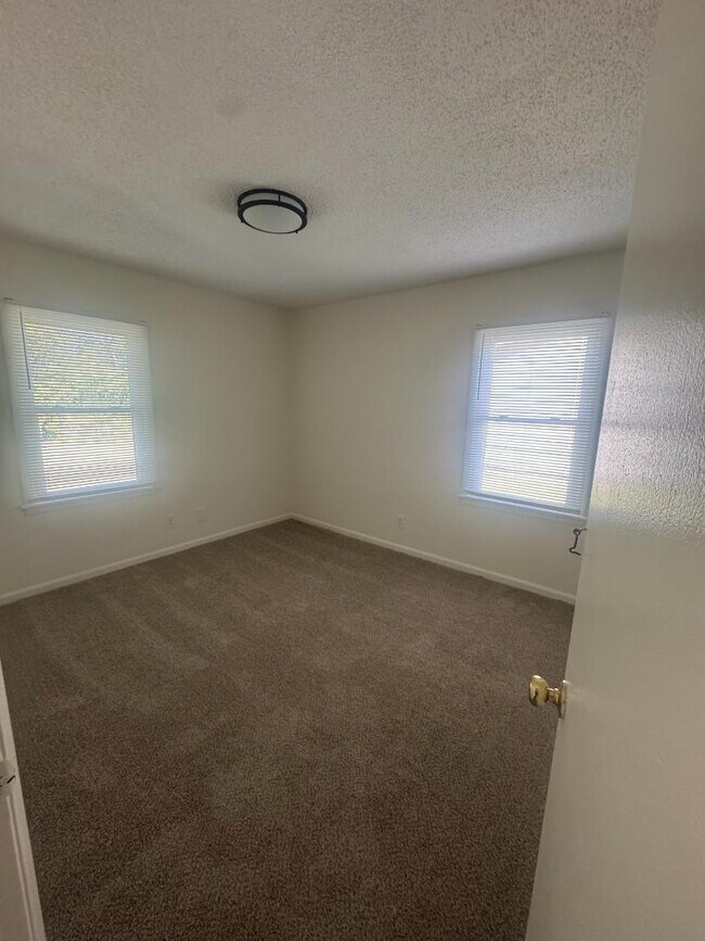 Building Photo - 4319 Baywood Dr SW