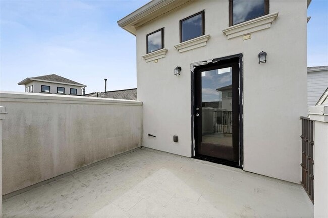 Building Photo - 5648 Larkin St