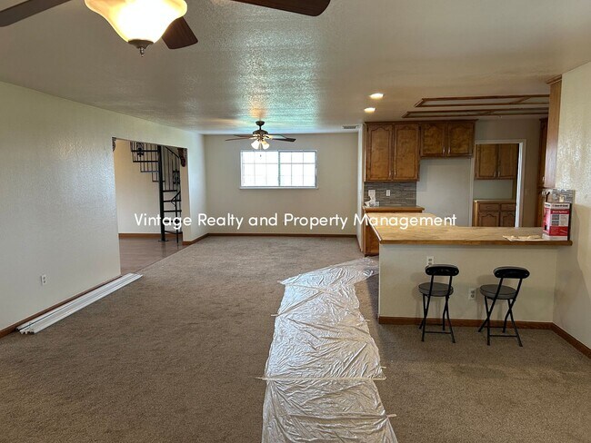 Building Photo - Available Soon!! Extra Big 5 Bedroom Country Home That You Have To See!!!