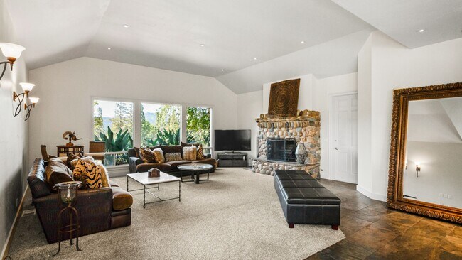 Building Photo - Hilltop Estate in Green Valley-Fully Furni...