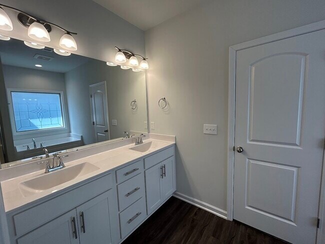 Building Photo - 115 Pomelo St