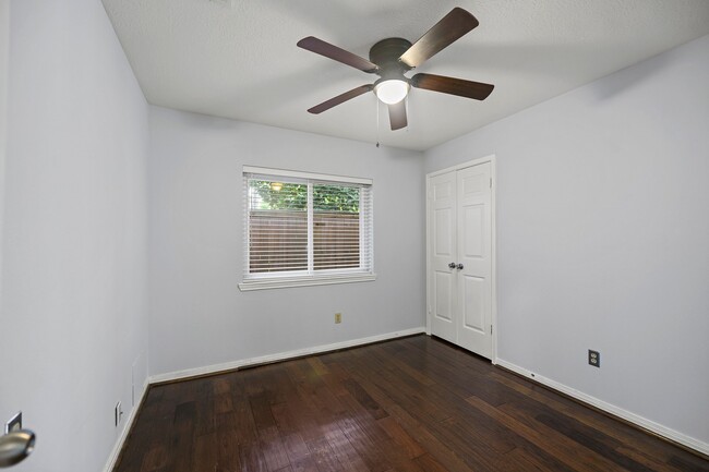 Building Photo - 10331 Millridge N Dr
