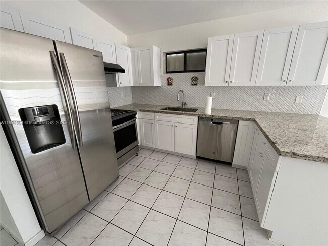 Primary Photo - 2749 W 72nd St