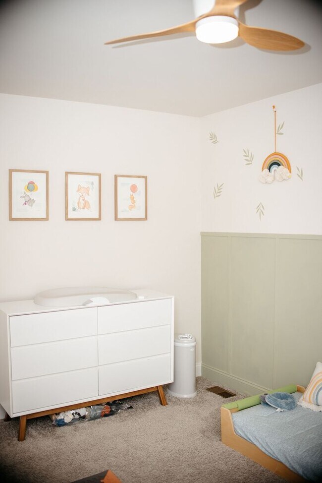 Building Photo - 220 Callie Dr