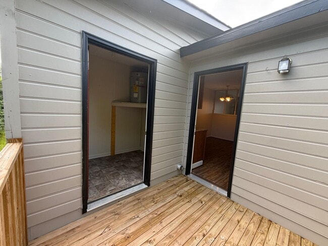Building Photo - 605 Adelle St SW