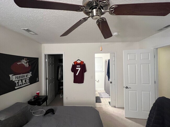 Building Photo - Available for the 2026-2027 lease term.