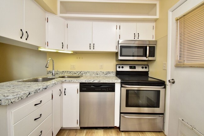 Building Photo - 7211 Ramanee Dr