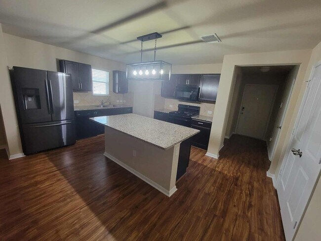 Building Photo - 213 Camellia Dr