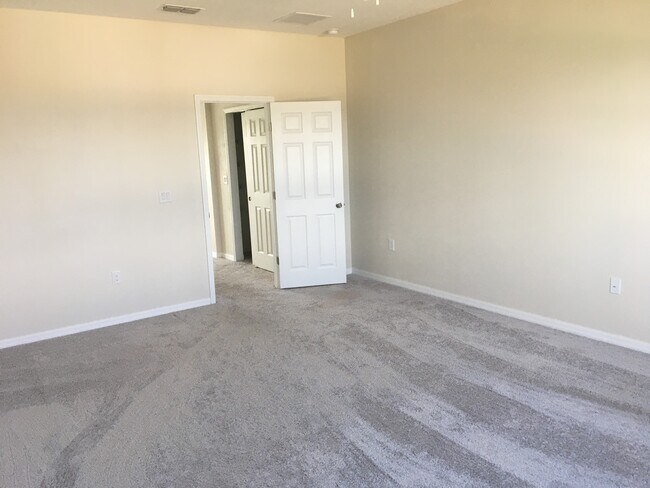 Building Photo - 2510 Sanderling St