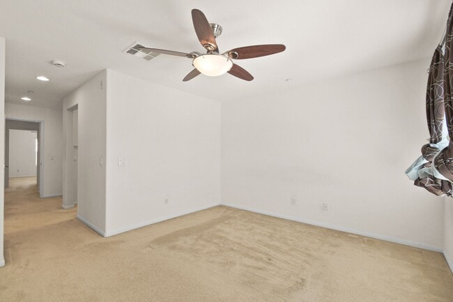 Building Photo - Act Fast: Charming Townhome in Central San...