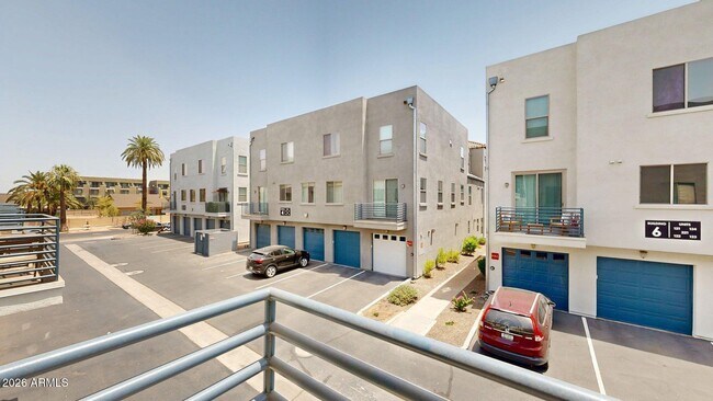 Building Photo - 615 E Portland St