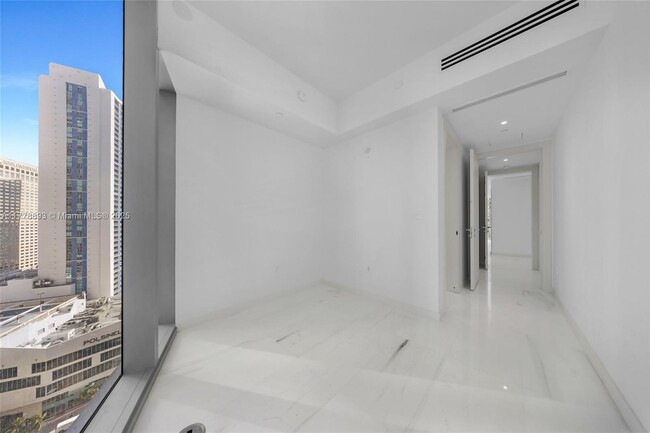 Building Photo - 300 Biscayne Blvd Way