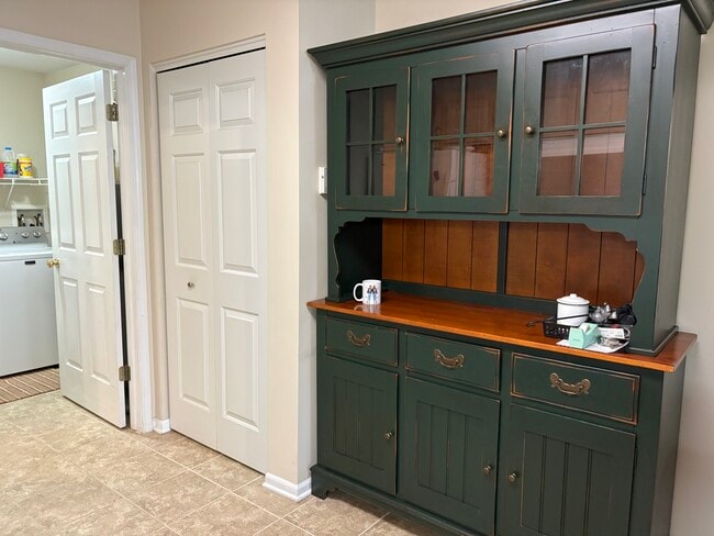 Building Photo - 229 Steeplechase Cir