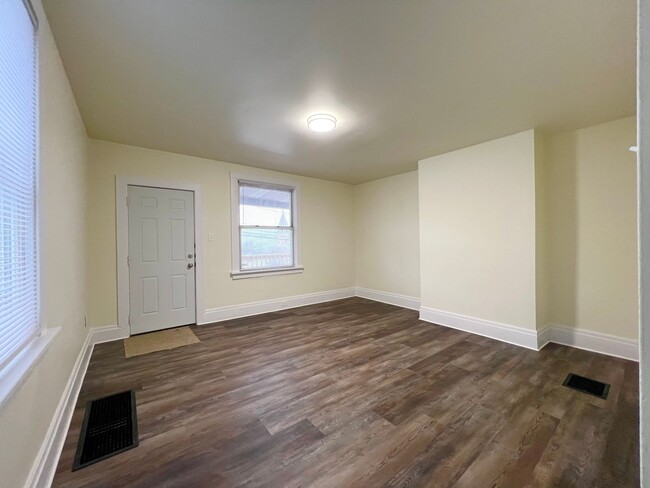 Building Photo - Updated 1BR House Now Available!