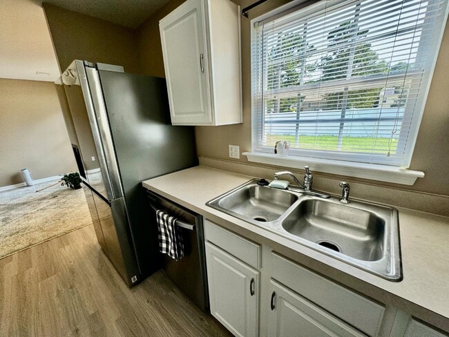 Building Photo - 9 Stonefield Ln