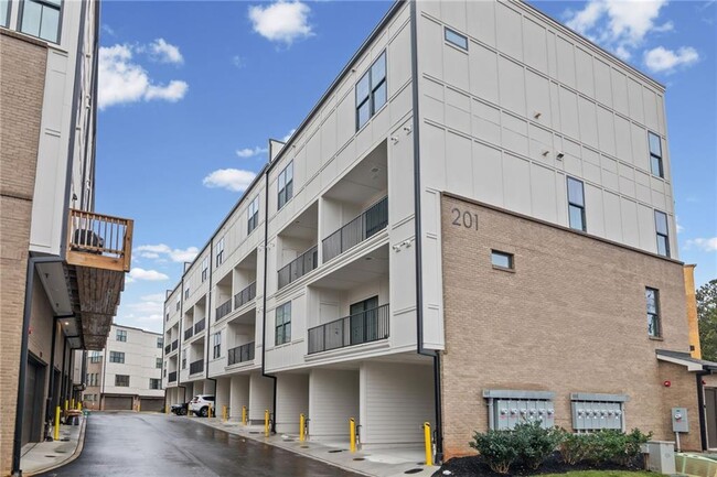 Building Photo - 201 New St