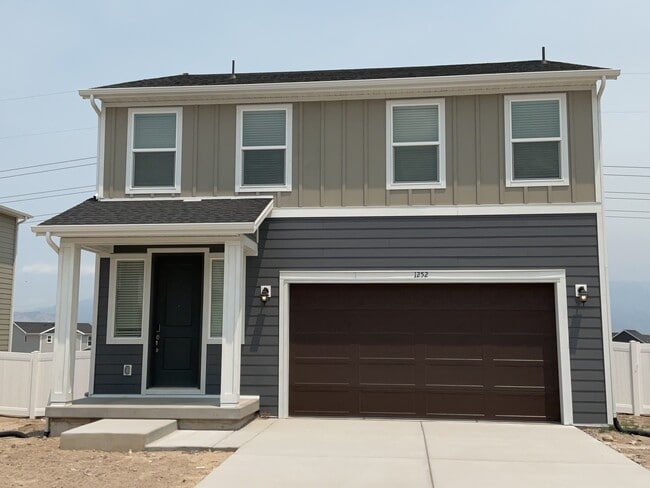 Building Photo - 1252 South