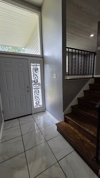 Building Photo - 1380 Catalpa Dr