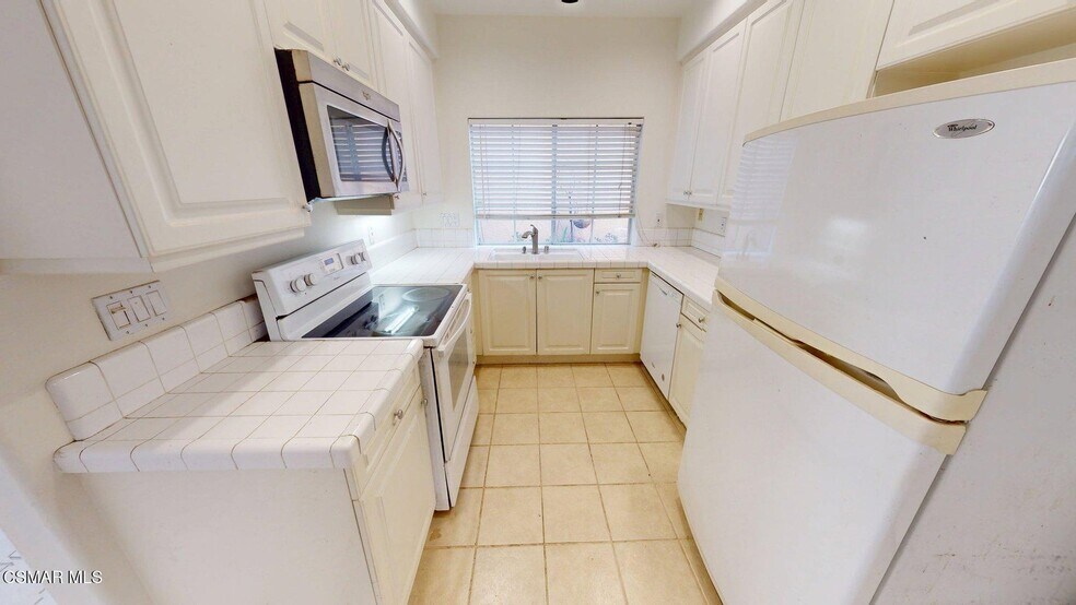 Building Photo - 4862 Martona Dr