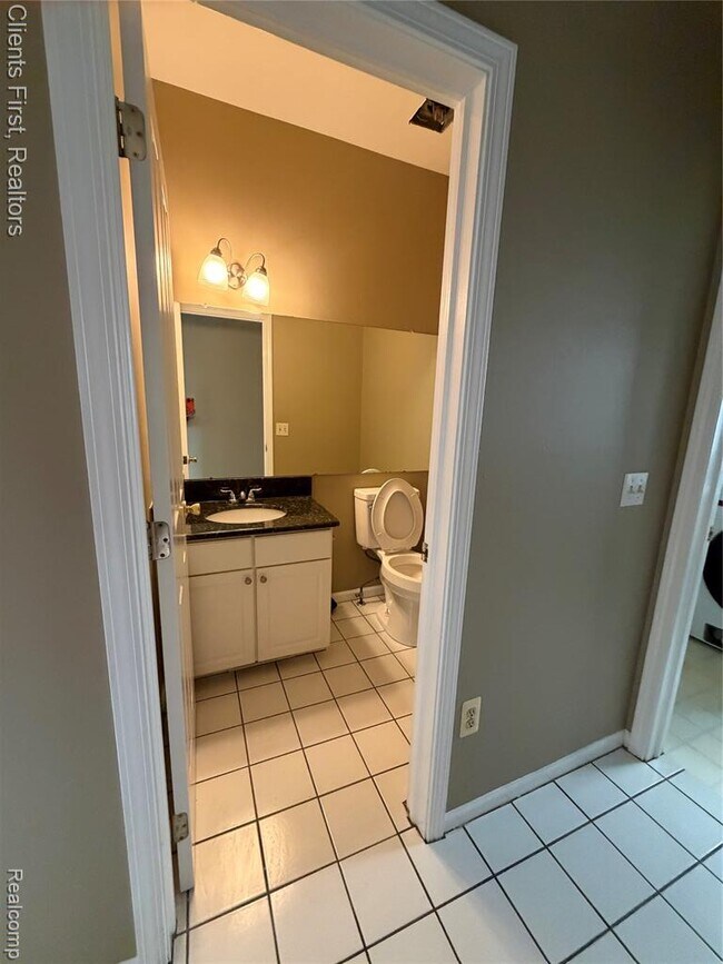 Building Photo - 35285 Pennington Dr