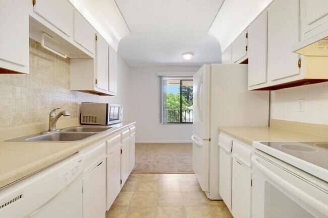 Building Photo - 150 Pineview Rd