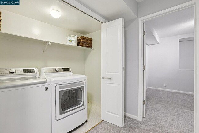 Building Photo - 1541 Moraga Way