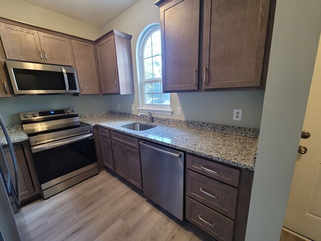 Building Photo - Renovated first floor condo with community...