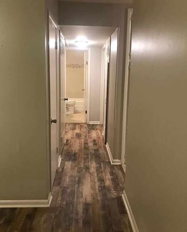 Building Photo - 3355 S Glenn Ave