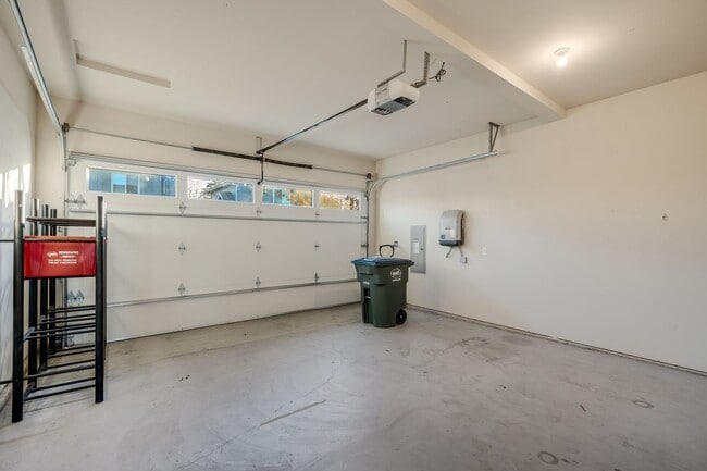 Building Photo - 700 Springside Ln