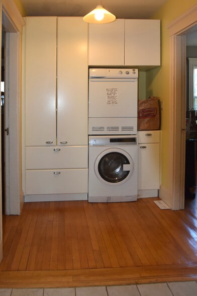 High Efficiency Washer / Dryer (In-Unit) - 51 Russell Rd