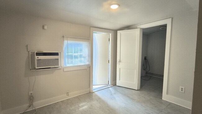 Building Photo - 1704 NW 41st St