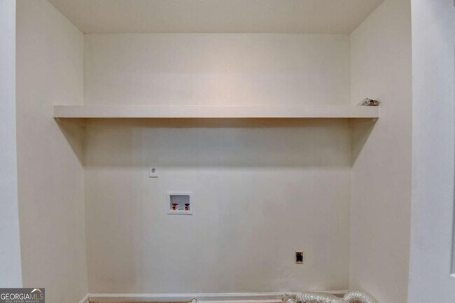 Building Photo - 1530 Plunketts Rd