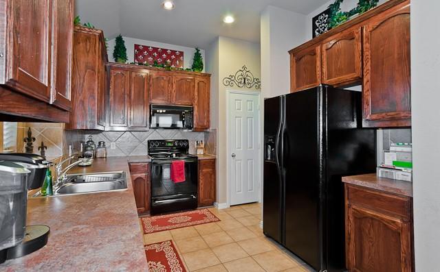 Building Photo - 10137 Sanden Dr