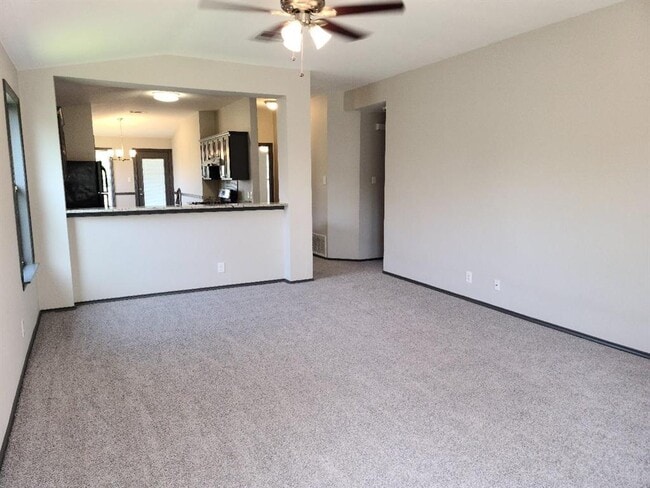 Building Photo - 404 Paige Bend