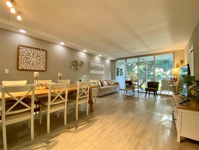 Building Photo - 3010 N Course Dr