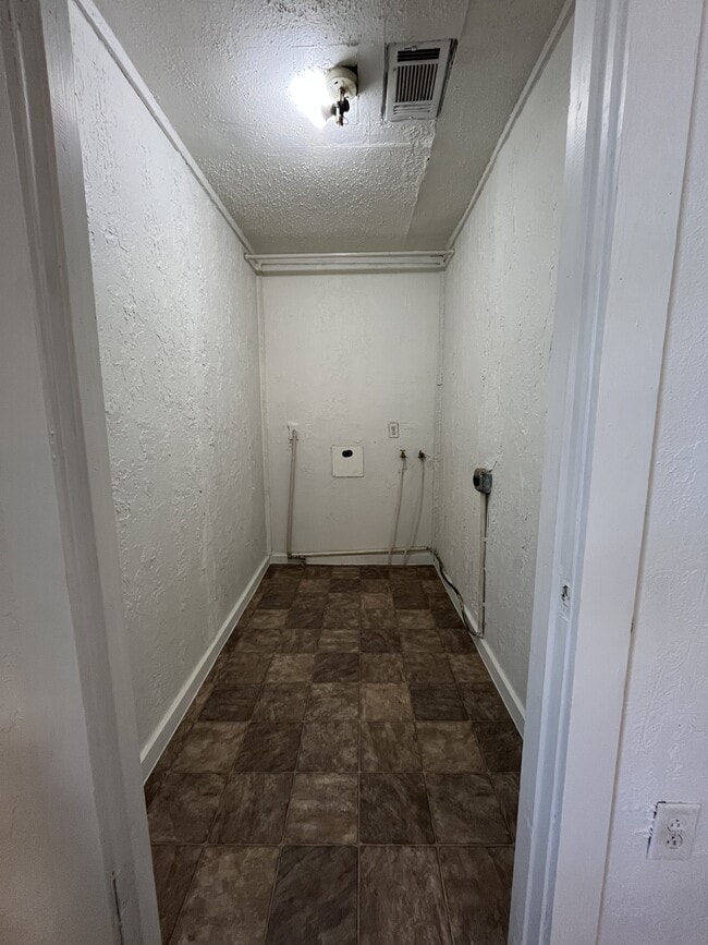 Building Photo - 2016 4th St