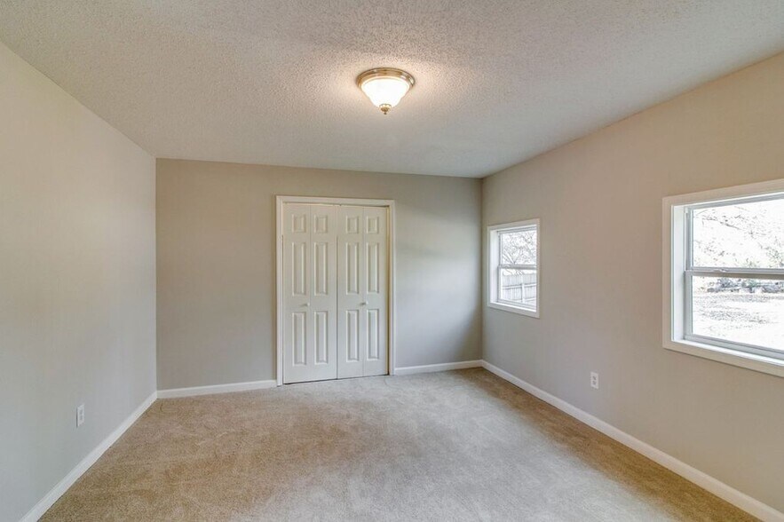 Building Photo - 713 Ridgecrest Dr