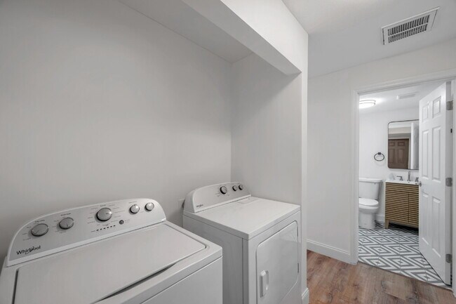 Building Photo - Charming 2-Bedroom Home with Optional Over...