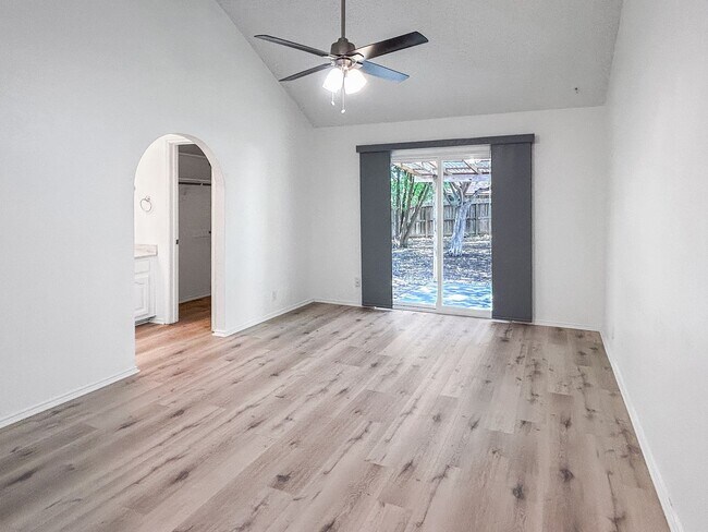 Building Photo - Inviting Northwest San Antonio Home - Fire...
