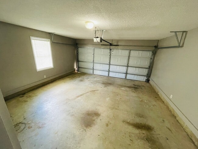 Building Photo - 3BD/2BA FOR RENT