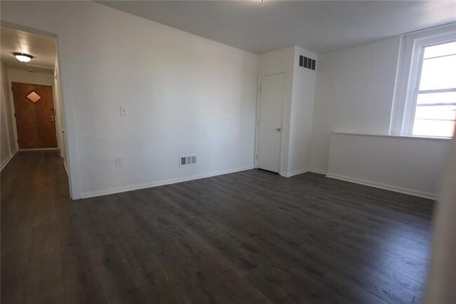 Building Photo - 2811 Brownsville Rd