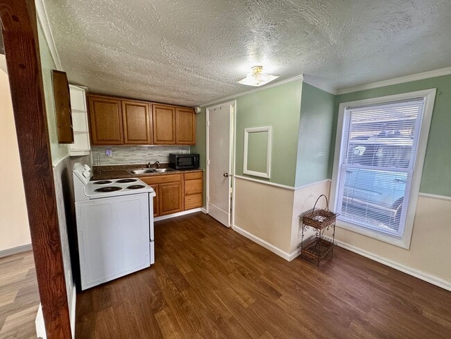 Building Photo - 1195 Mineral Ave