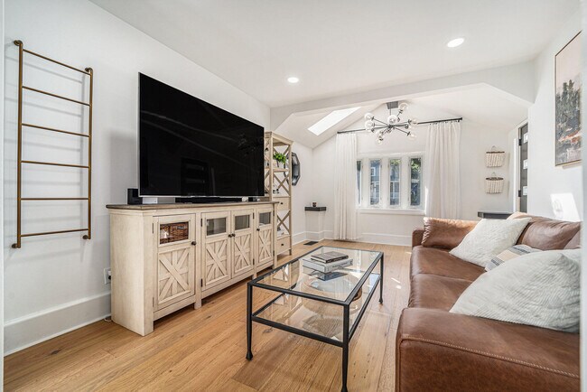 Building Photo - 1007 Mohawk Ave